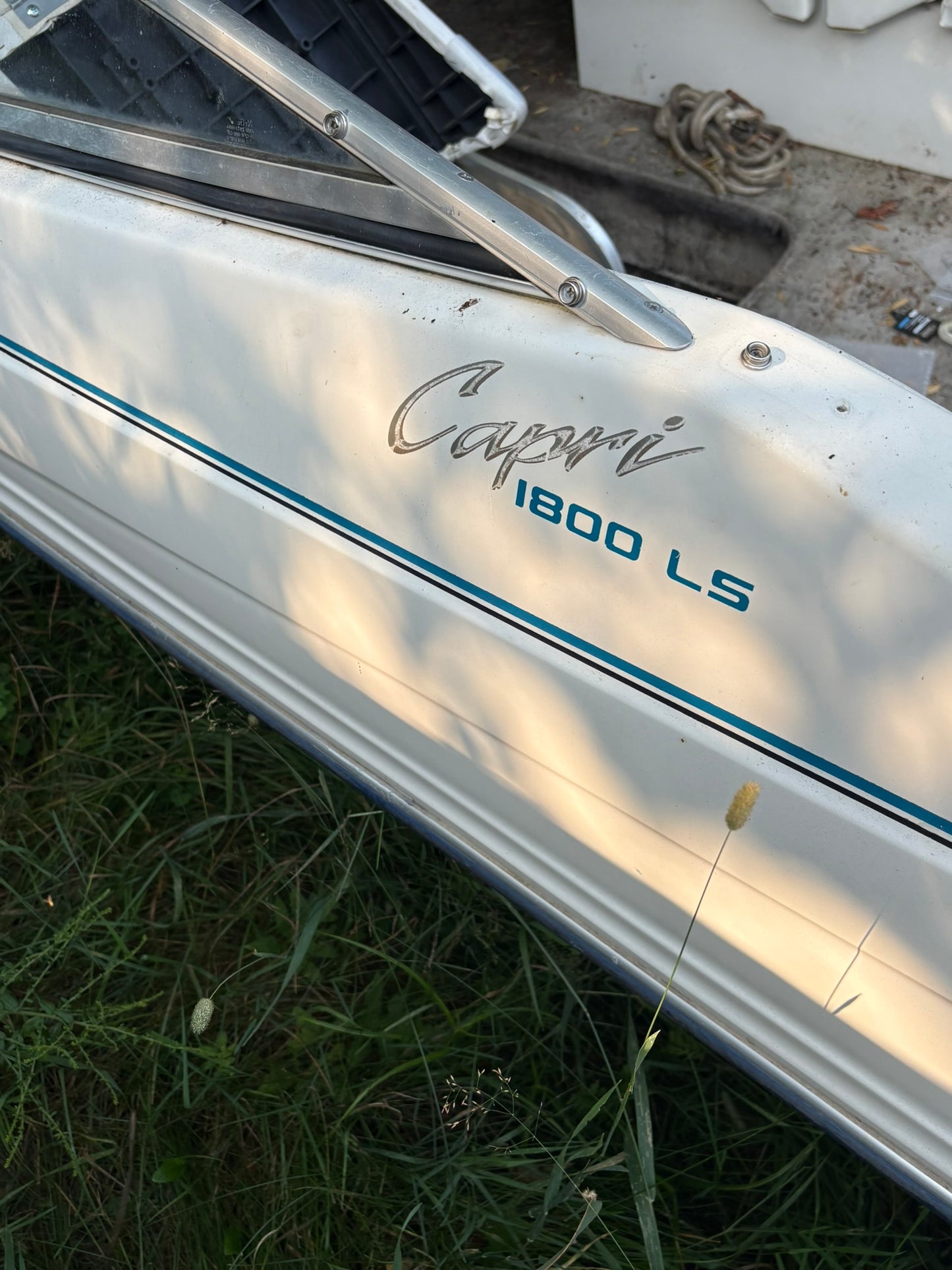 1995 Bayliner Capri 1800 LS 3-Panel Curved Windshield