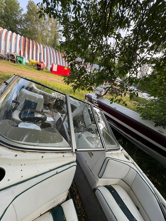 1995 Bayliner Capri 1800 LS 3-Panel Curved Windshield