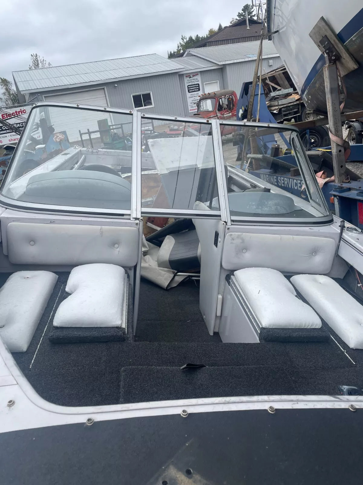 1995 Crestliner Sportfish 1750 - 3 Panel Curved Windshield